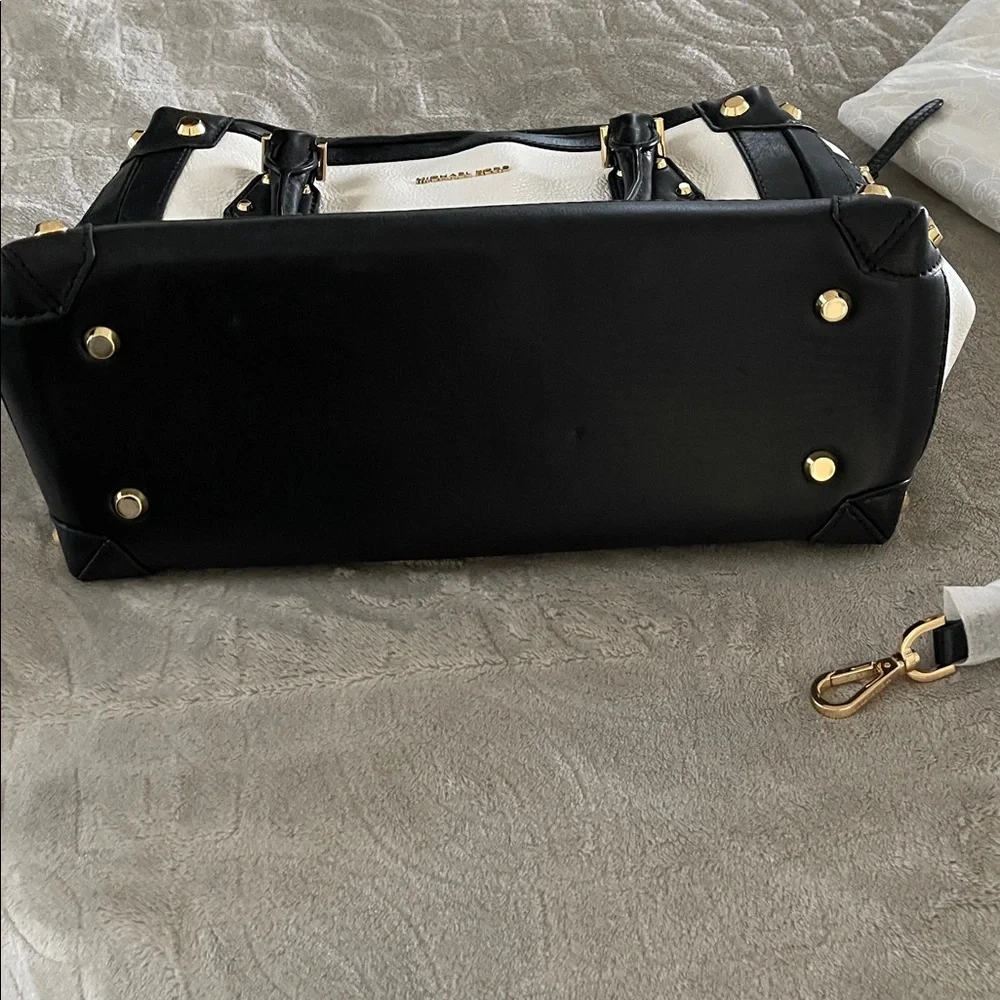 New Michael Kors White and Black Leather Satchel with Gold Hardware - Picture 5 of 6